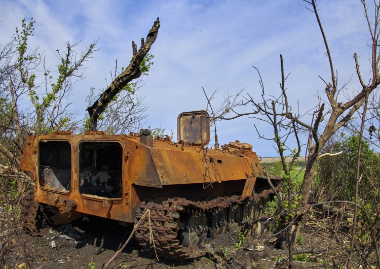 Zniszczony rosyjski wóz pancerny Renomowany amerykański instytut: Rosjanie przegrali bitwę o Charków. Trwa odwrót