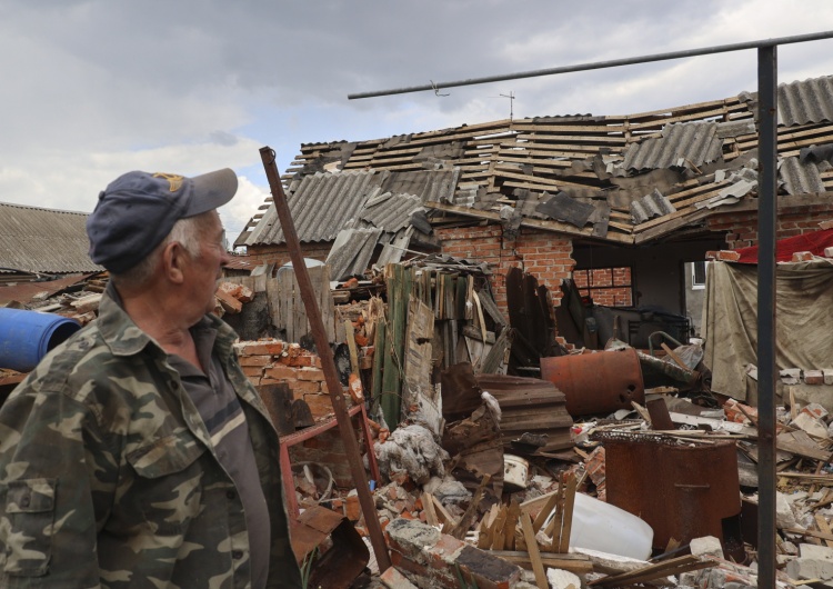 Ruiny domu we wsi Mala Rohan niedaleko Charkowa na Ukrainie, 18 maja 2022 r. Rosyjskie wojska zostały niedawno wypchnięte z przedmieść Charkowa przez armię ukraińską Kolejne koszmarne doniesienia o gwałtach rosyjskich żołnierzy. „Tylko wczoraj 56 raportów, (…) ofiarami m.in. dwaj 10-letni chłopcy”
