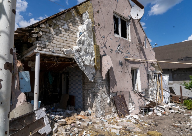 Zniszczenia na Ukrainie Media: Rosjanie równają z ziemią obwód ługański i doniecki
