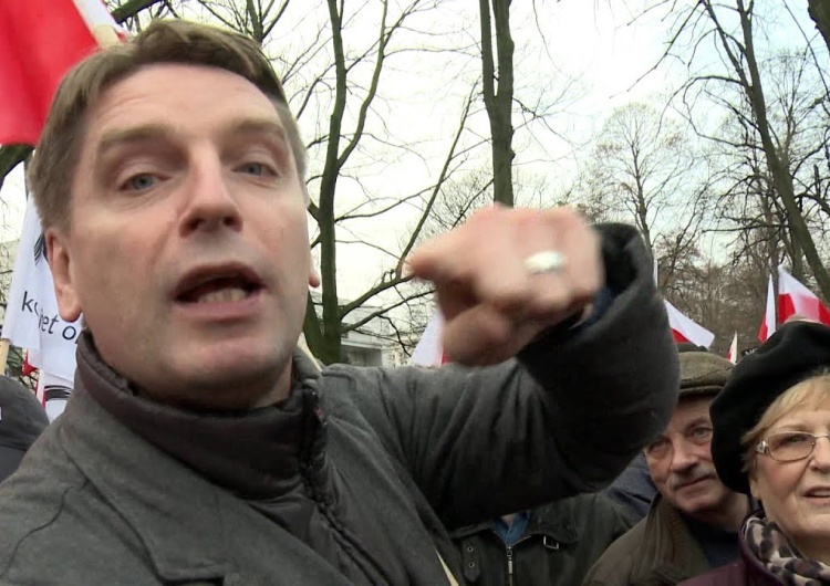 Tomasz Lis na demonstracji KOD Były senator Platformy: Dziennikarze od „wolnych mediów” mają teraz piramidalny problem
