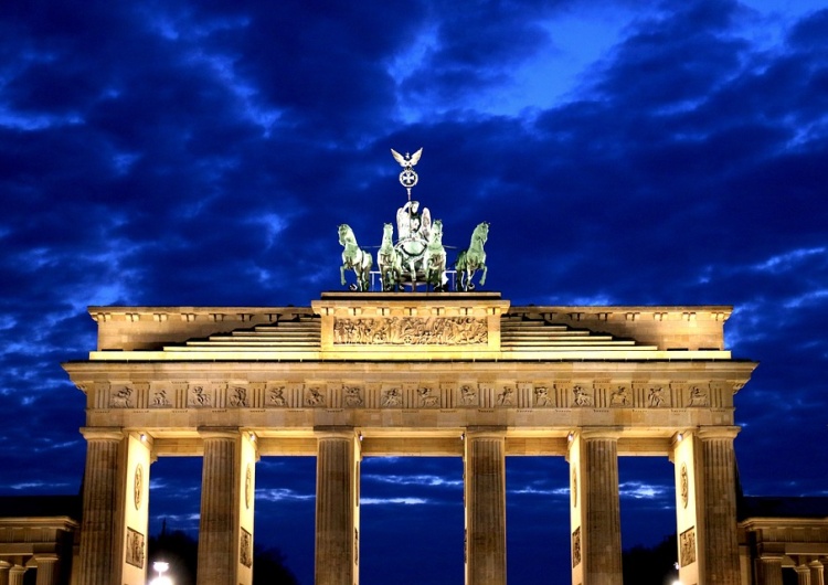 Brama Brandenburska, Berlin Niemieckie media: Niemcy mogą przyczynić się do umocnienia władzy PiS