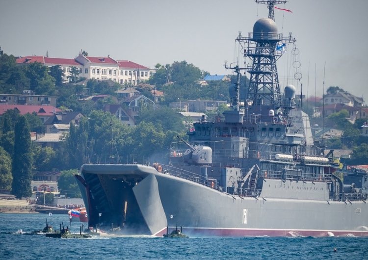 Rosja wyprowadza na Morze Czarne pięć dużych okrętów desantowych