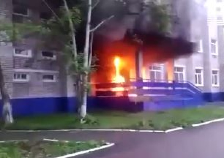  [VIDEO] Rosja: Podpalono budynek Rosgwardii w Komsomolsku nad Amurem