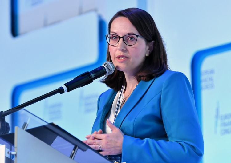 Minister Finansów Magdalena Rzeczkowska „Nie ma planów waloryzacji 500 plus”. Minister finansów o planach rządu