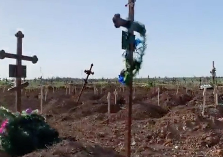  Wstrząsające nagranie z Mariupola. Francuscy dziennikarze odwiedzili masowe groby [WIDEO]