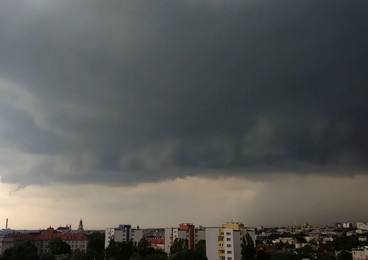Burza w Lublinie, 13 czerwca 2022 r. [video] Lubelskie: Potężne ulewy i burze, grad, zalane miasta i wsie. 47 interwencji strażackich