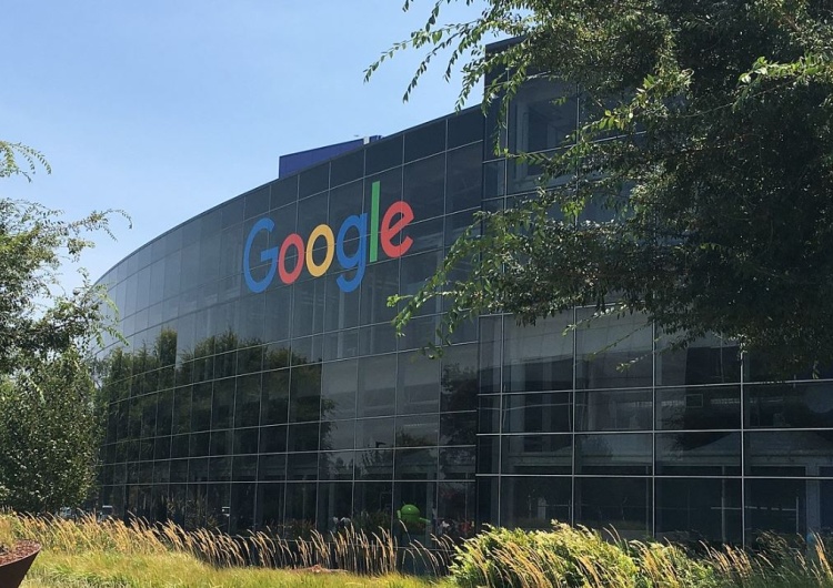Googleplex – siedziba przedsiębiorstwa Inżynier Google'a zawieszony po zgłoszeniu, że sztuczna inteligencja, nad którą pracował, zyskała „świadomość” i stała się zdolna do odczuwania