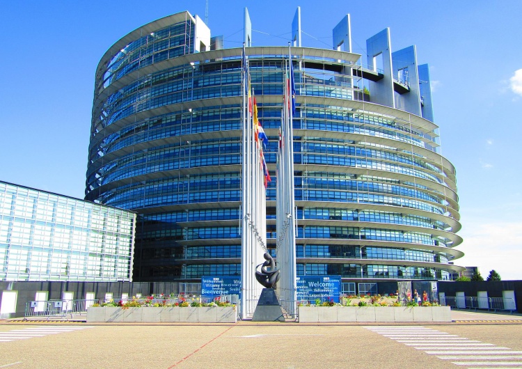 Parlament Europejski „Właśnie przed chwilą komisje ENVI I ECON [PE] zdecydowały, że z taksonomii wyrzucona będzie energetyka jądrowa i gazowa”
