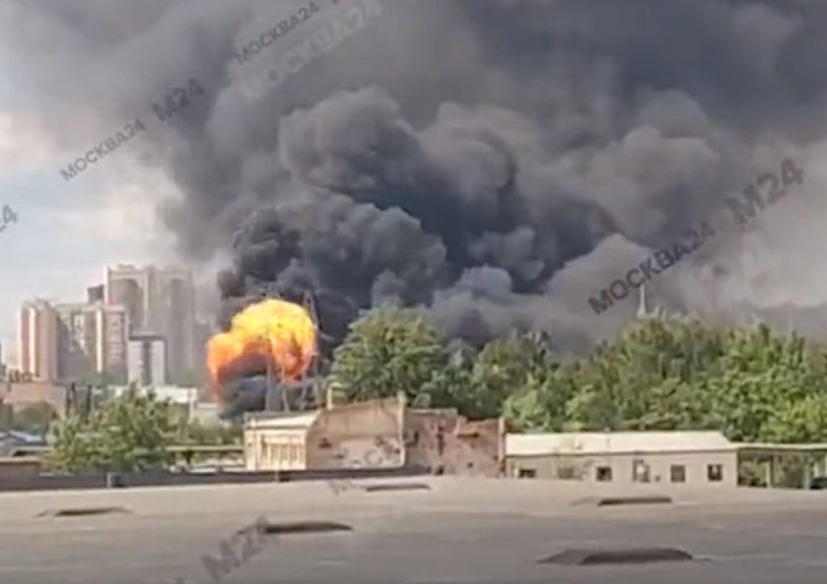 Pożar w podmoskiewskiej fabryce [WIDEO] Przedmieścia Moskwy: W fabryce farb i lakierów wybuchł ogromny pożar