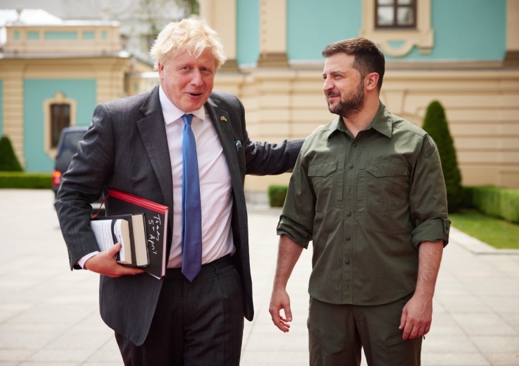  „W ostatniej chwili wycofał się z ważnej konferencji”. Boris Johnson z niezapowiedzianą wizytą w Kijowie