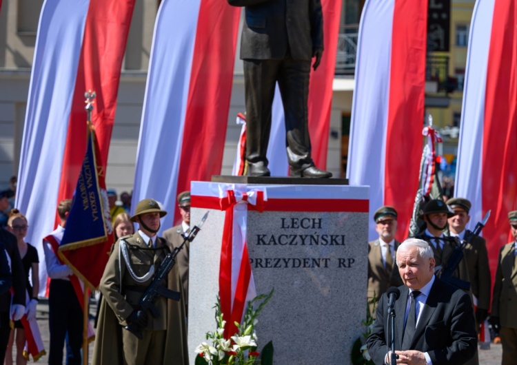 Ceremonia odsłonięcia pomnika prezydenta Lecha Kaczyńskiego 