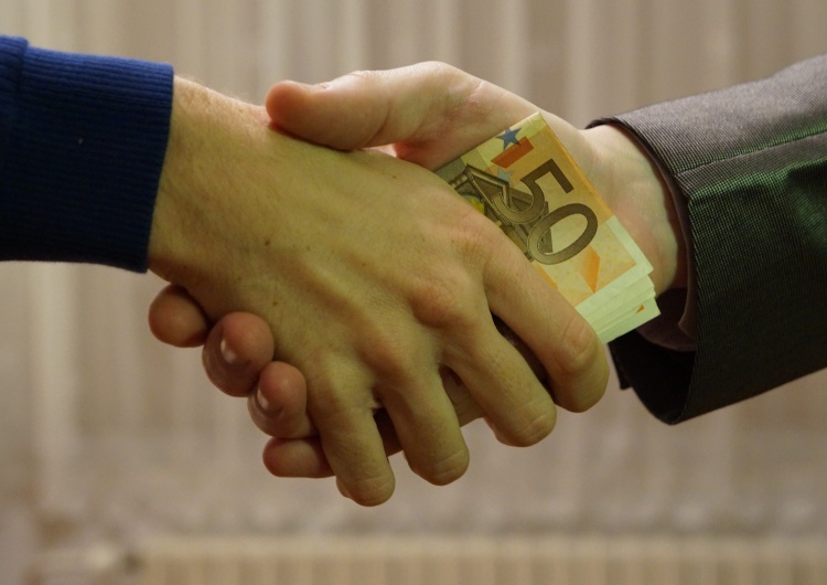 Komornik sądowy wśród zatrzymanych przez CBA. W tle 6 mln złotych