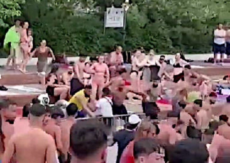  [WIDEO] Ponad 100 osób uczestniczyło w bójce na basenie w Berlinie. Nie uwierzycie co było powodem
