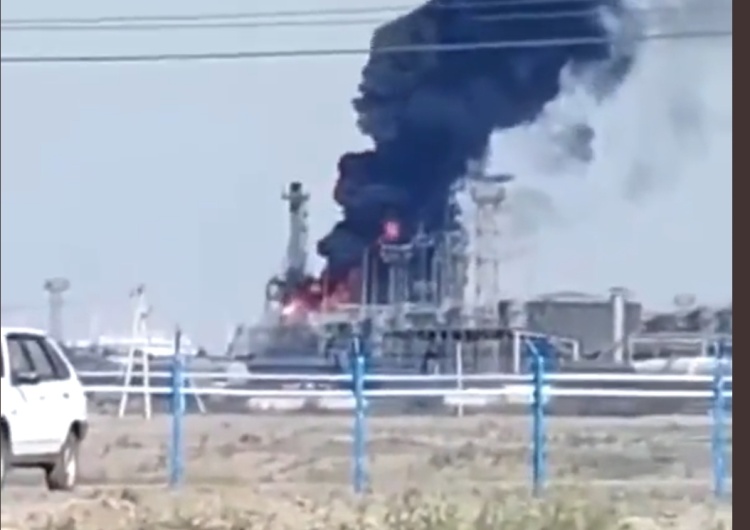  Pożar rafinerii naftowej w Nowoszachtyńsku w Rosji. Jej właścicielem jest prorosyjski ukraiński oligarcha [WIDEO]