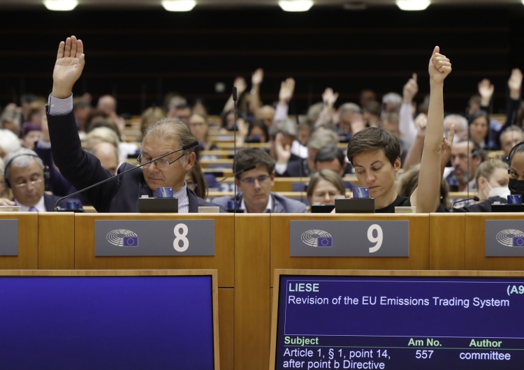  PE przegłosował poszerzenie ETS o budynki i firmy transportowe. Beata Szydło: „To finansowa katastrofa dla milionów przedsiębiorców”