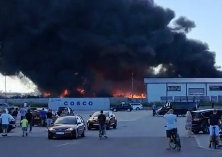  Ogromny pożar w Lęborku! „Na miejscu są 33 zastępy straży pożarnej” [FOTO, WIDEO]