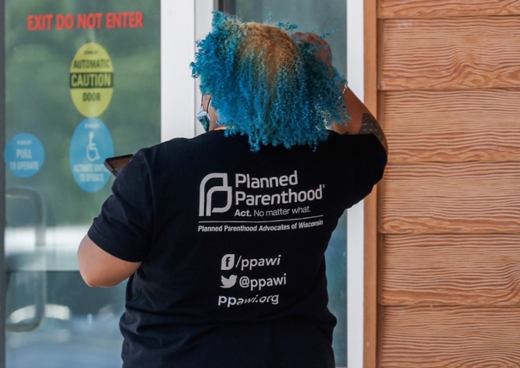  Sąd Najwyższy USA obalił aborcyjny precedens Roe vs. Wade. Żałoba w Planned Parenthood
