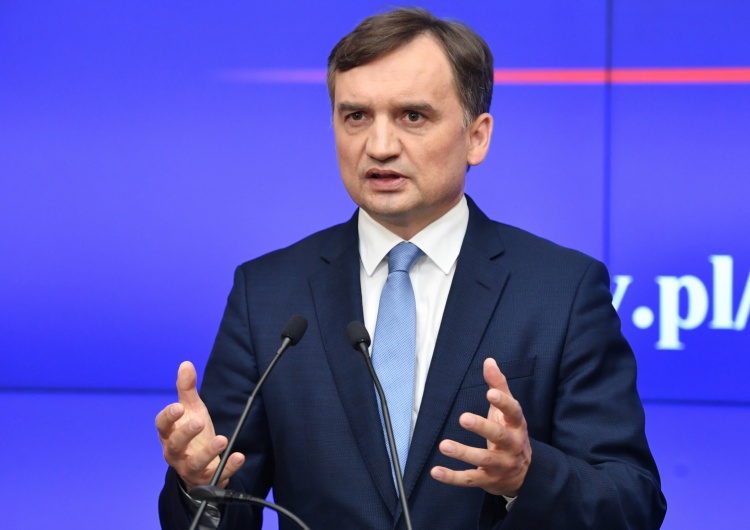 Minister sprawiedliwości Zbigniew Ziobro Minister Ziobro ostrzega ws. KPO: Eurokraci to skorumpowane i zdemoralizowane towarzystwo