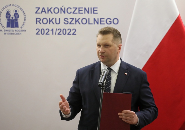 Minister edukacji Przemysław Czarnek Minister Czarnek odpiera krytykę: polskojęzyczne media łapią się za głowę, bo po raz pierwszy widzą prawdę