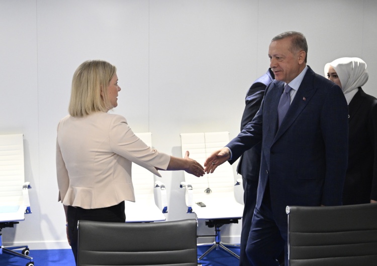 Rozmowy premier Szwecji Magdaleny Andersson i prezydenta Turcji Recepa Erdogana przed szczytem NATO, Madryt, Hiszpania, 28 czerwca 2022 r.  Sensacyjne doniesienia! „Jest porozumienie z Turcją, (…) podczas tego szczytu decyzja o wejściu Finlandii i Szwecji do NATO!”