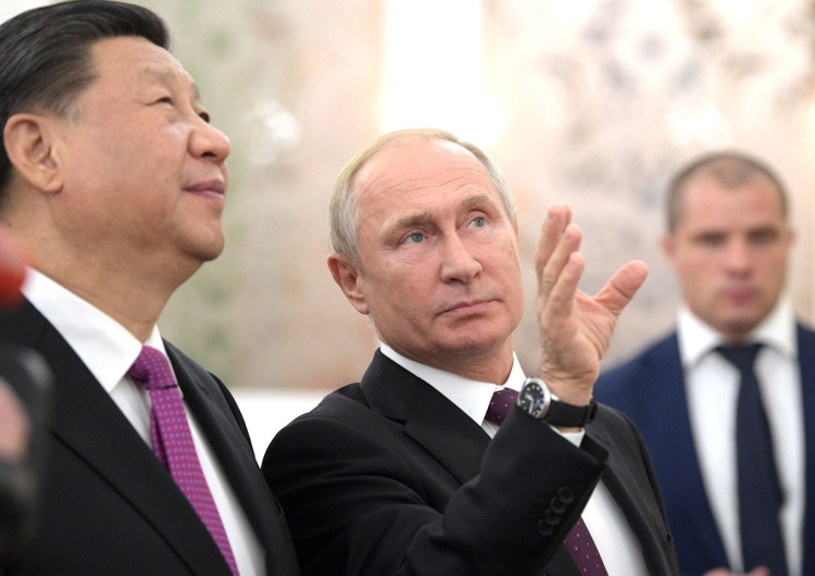 Xi Jinping (L), Władimir Putin (P) Szczyt NATO określił Rosję