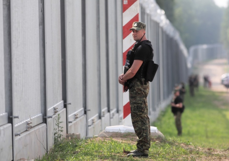 „Süddeutsche Zeitung” o zaporze na polsko-białoruskiej granicy: „Niebezpieczna i śmiertelna dla imigrantów”