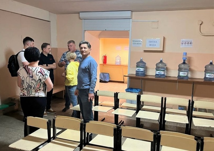  Piotr Duda na Ukrainie. „Przekazaliśmy pomoc na odbudowę szkoły”