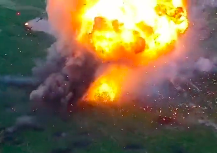  [WIDEO] Potężna eksplozja rosyjskiego czołgu T-80BV. Jest nagranie