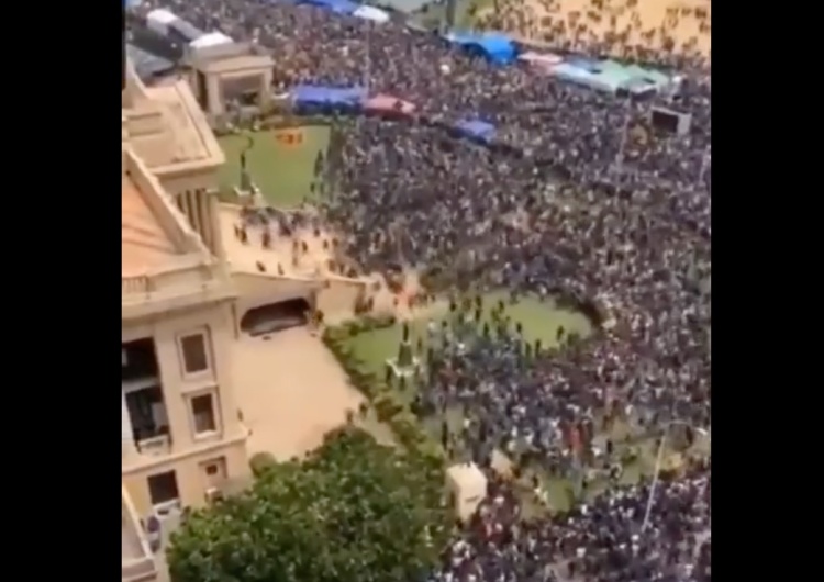  Protestujący wdarli się rezydencji prezydenta Sri Lanki. Jest nagranie [WIDEO]
