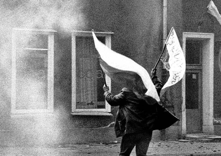  39 lat temu zniesiono w Polsce stan wojenny