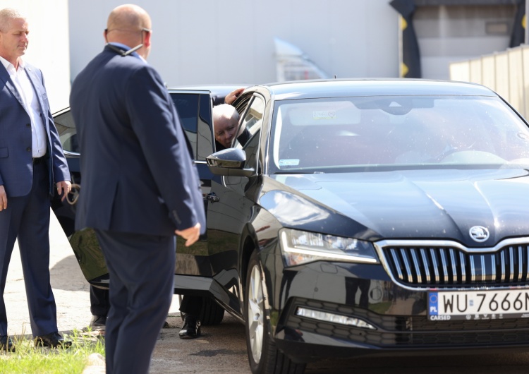 Limuzyna Jarosława Kaczyńskiego  Atak na limuzynę z prezesem PiS. Jest reakcja policji