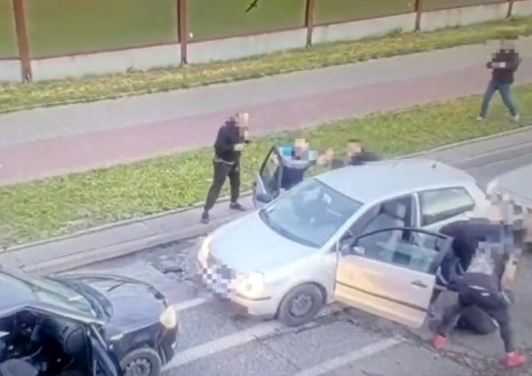 Brawurowa akcja policji Policjanci z grupy „Orzeł” zatrzymali dwóch Gruzinów. Jest nagranie z błyskawicznej akcji [WIDEO]