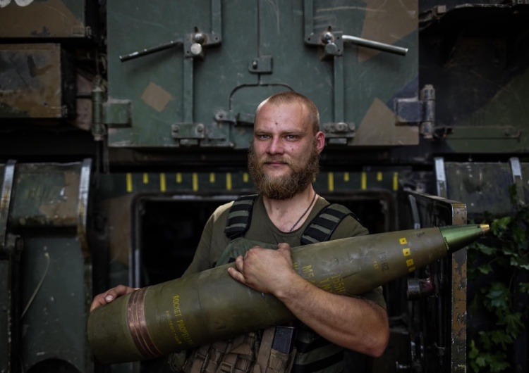 Ukraiński artylerzysta Niemieckie media: Ukraina szykuje się do Wielkiej 