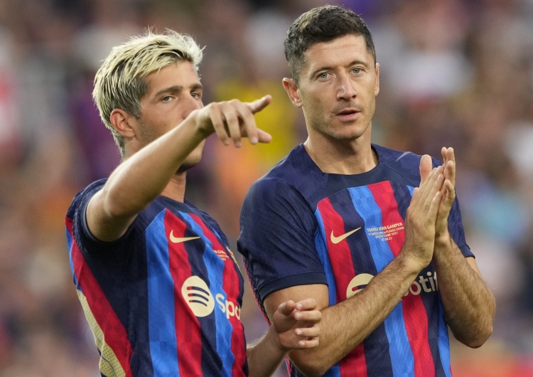 Robert Lewandowski Lewandowski zwrócił się do kibiców FC Barcelona po debiucie na Camp Nou [WIDEO]