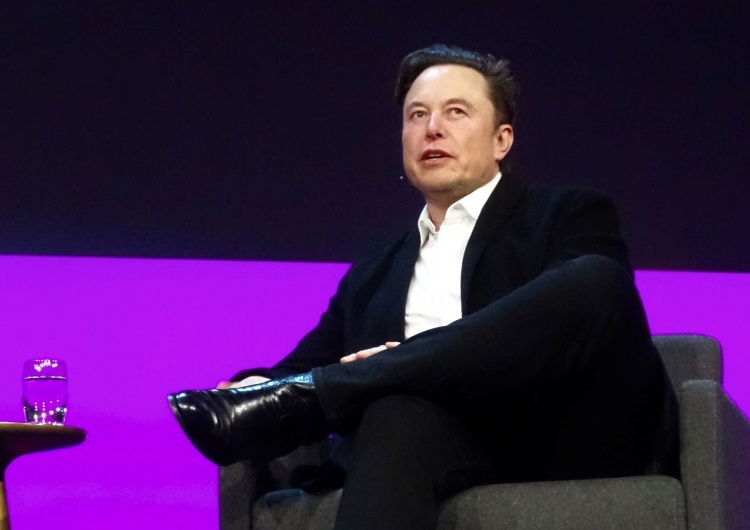 Elon Musk / Flickr/Steve Jurvetson/CC BY 2.0 Elon Musk sprzedał akcje Tesli warte blisko 7 mld dol. Szykuje się na kłopoty z Twitterem