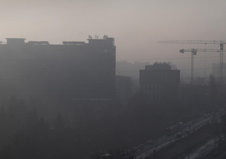 zdjęcie poglądowe Tajemniczy pył ze wschodu nad Polską. Alerty RCB: „Zrezygnuj ze spacerów na świeżym powietrzu”