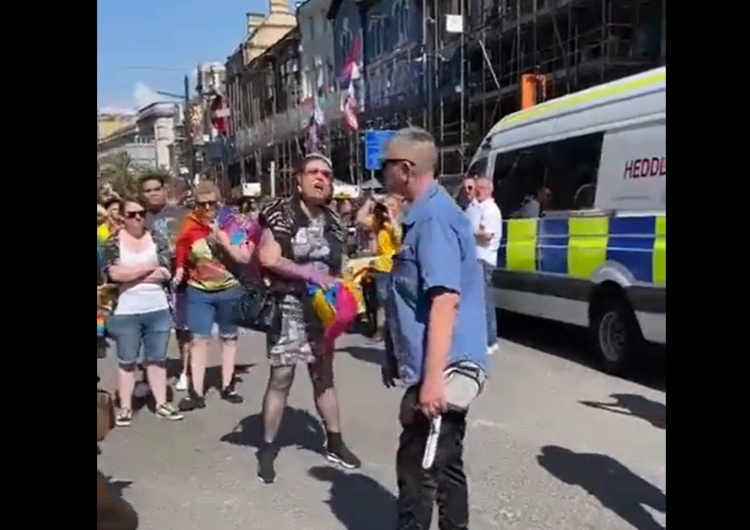 Awantura na Pride Cymru w Cardiff Lesbijki zostały wyrzucone z parady LGBT w Cardiff ponieważ... przeszkadzały 