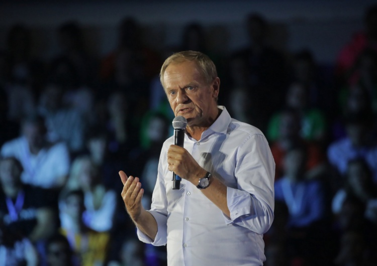 Donald Tusk Tusk zapowiada aborcję od 12. tygodnia ciąży. „Osobiście dopilnuję…”