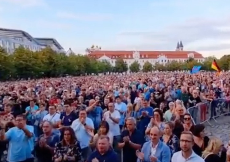  Okrzyki „Nord Stream! Nord Stream!”. Mieszkańcy Magdeburga protestują przeciwko sankcjom wobec Rosji [WIDEO]