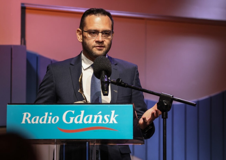 Michał Ossowski Redaktor naczelny „Tygodnika Solidarność” Michał Ossowski z nagrodą „Radiowa Osobowość Roku” Radia Gdańsk!