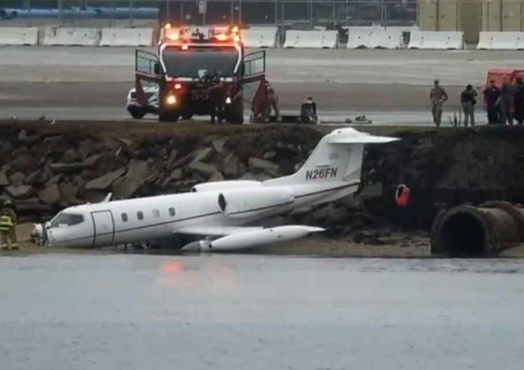 Katastrofa samolotu USA: Huragan Kay sieje prawdziwe zniszczenie. Doszło do wypadku samolotu [WIDEO]