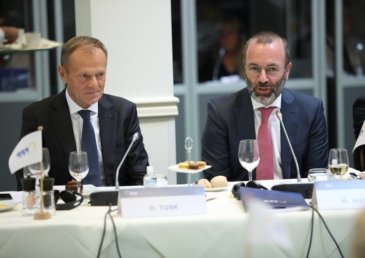 Donald Tusk i Manfred Weber Niemiecki europoseł Manfred Weber wprost przyznaje, że „razem z Tuskiem walczy o praworządność w Polsce” [WIDEO]