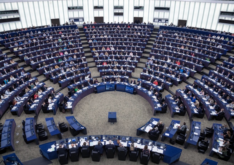 Parlament Europejski w Strasburgu Tak usiłowano przerywać Beacie Szydło w PE, kiedy zaczęła mówić o odpowiedzialności kanclerzy Niemiec za wojnę [WIDEO]
