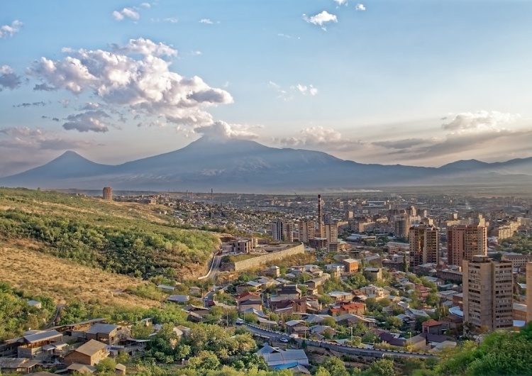 Stolica Armenii Erywań z widokiem na Górę Ararat 