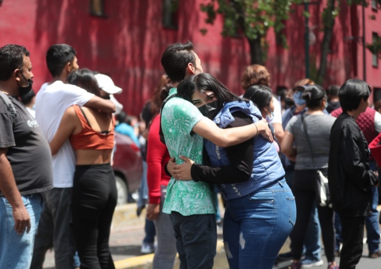  Trzęsienie ziemi o sile 7,5 w skali Richtera uderzyło w Meksyk. Wstrząsy były odczuwalne w stolicy kraju