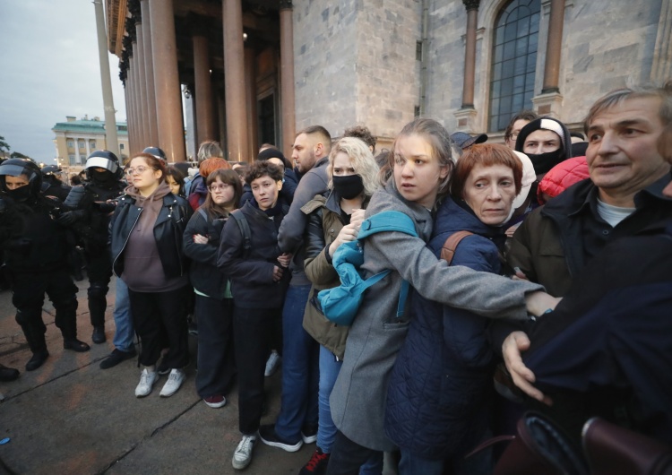 Uczestnicy nielegalnego protestu przeciwko częściowej mobilizacji, Sankt Petersburg, Rosja, 21 września 2022 r. Rosyjska dziennikarka: „W Rosji panika. Wojna przyszła tam do każdego domu”