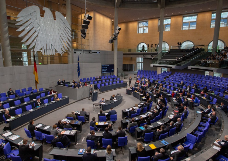 Bundestag, Niemcy Niemcy: Posłowie koalicji rządowej odrzucili wniosek dostarczenia czołgów Ukrainie