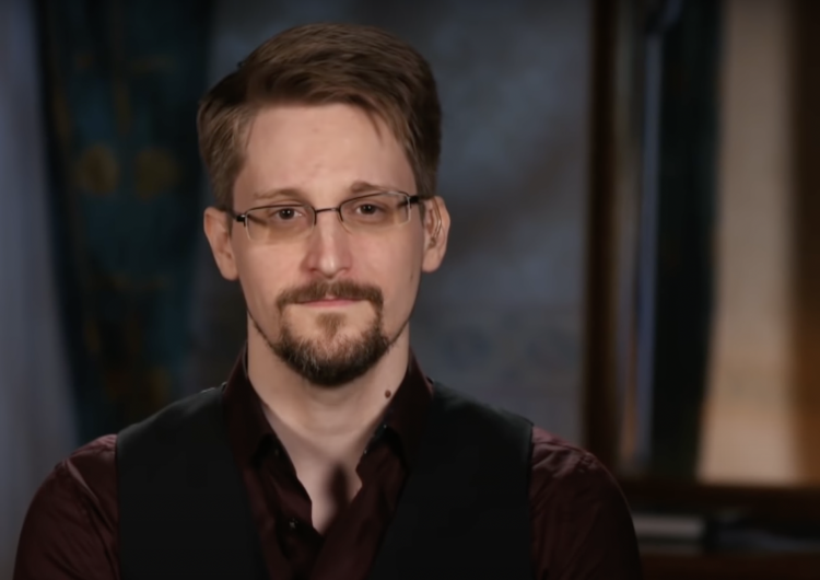 Edward Snowden Władimir Putin przyznał rosyjskie obywatelstwo Edwardowi Snowdenowi. Nie będzie zmobilizowany na wojnę