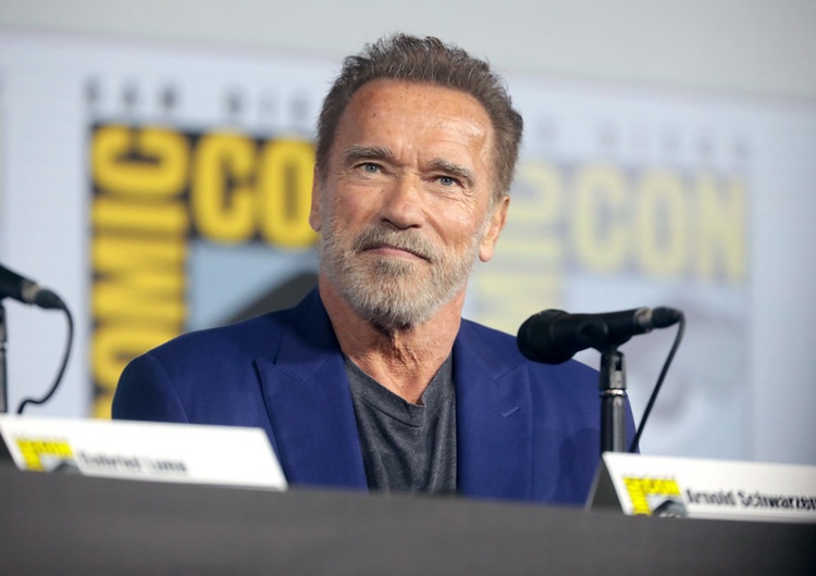 Arnold Schwarzenegger „Jestem świadkiem zniszczeń wywołanych przez nazizm”. Schwarzenegger zwiedzi Muzeum Auschwitz 