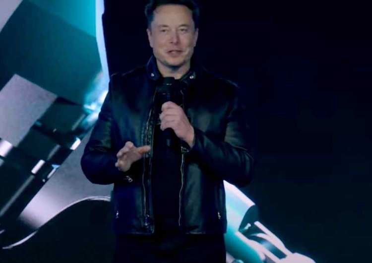 Tesla. Elon Musk  Tesla pokazała humanoidalnego robota. Niesamowite [WIDEO]